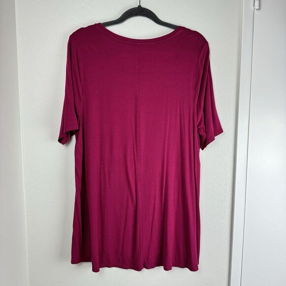 Woman’s Short Sleeve Shirt Size 14/16 By Lane Bryant Fuschia - Picture 2 of 3